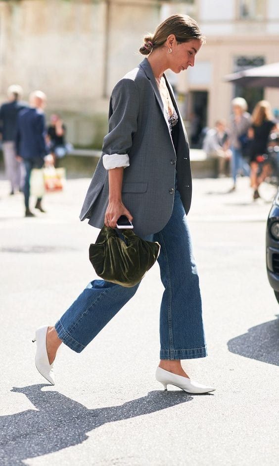 a refined bodysuit, an oversized grey blazer, wideleg jeans, white shoes and a green velvet bag for a date