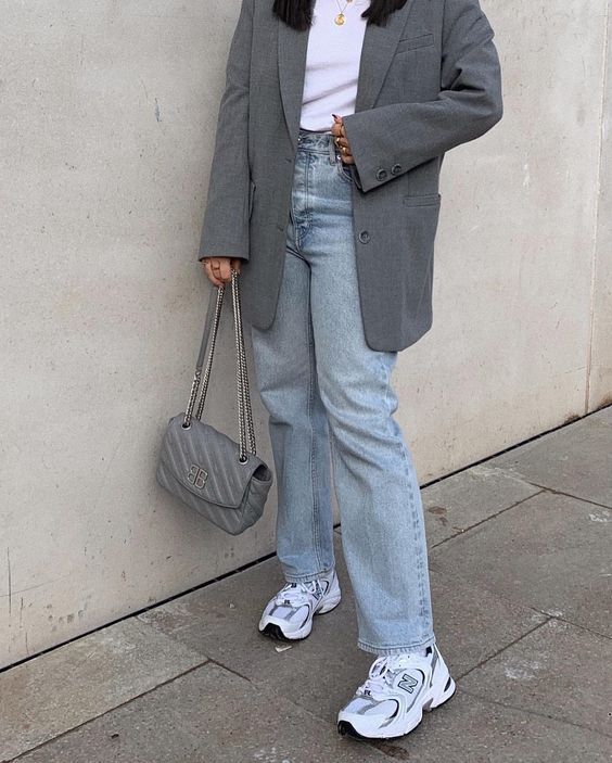 a white t-shirt, bleached jeans, white trainers, a graphite grey blazer and a grey bag with chain are a lovely look for spring