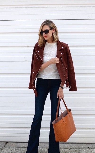 With oversized sunglasses, white t-shirt, brown leather tote bag and shoes