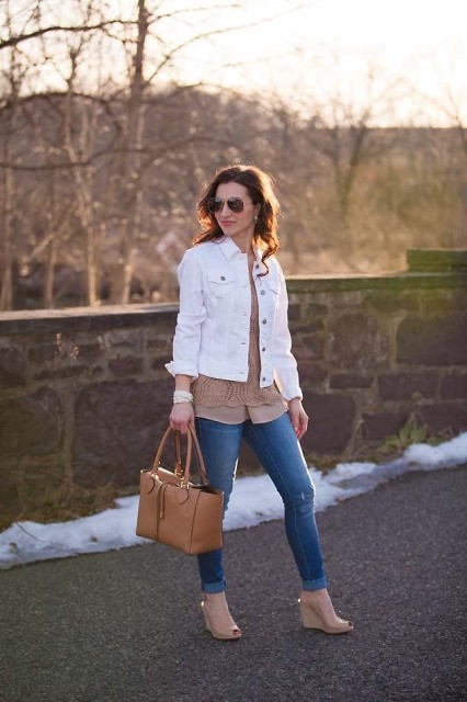 With sunglasses, beige long blouse, brown leather tote bag and beige shoes