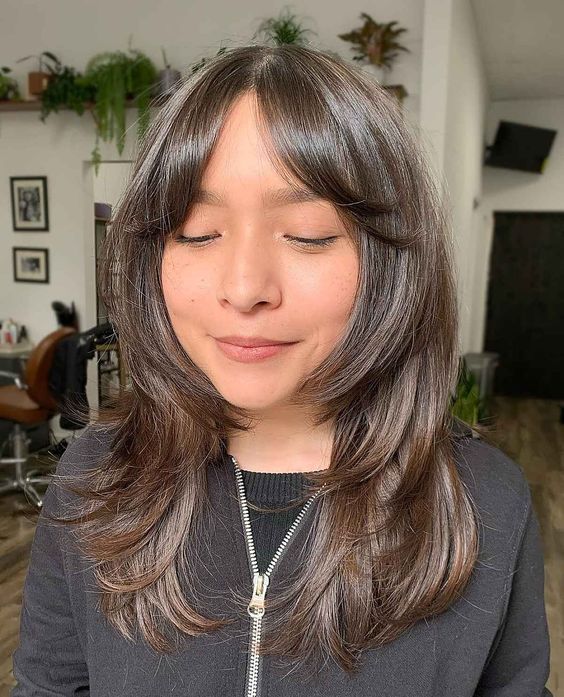 a cool chestnut brown butterfly haircut with short curtain bangs is a lovely idea to show all the beauty of your hair in layers