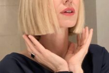 a super elegant and sleek blonde chin length bob with central parting and a super straight edge is a stylish and catchy idea