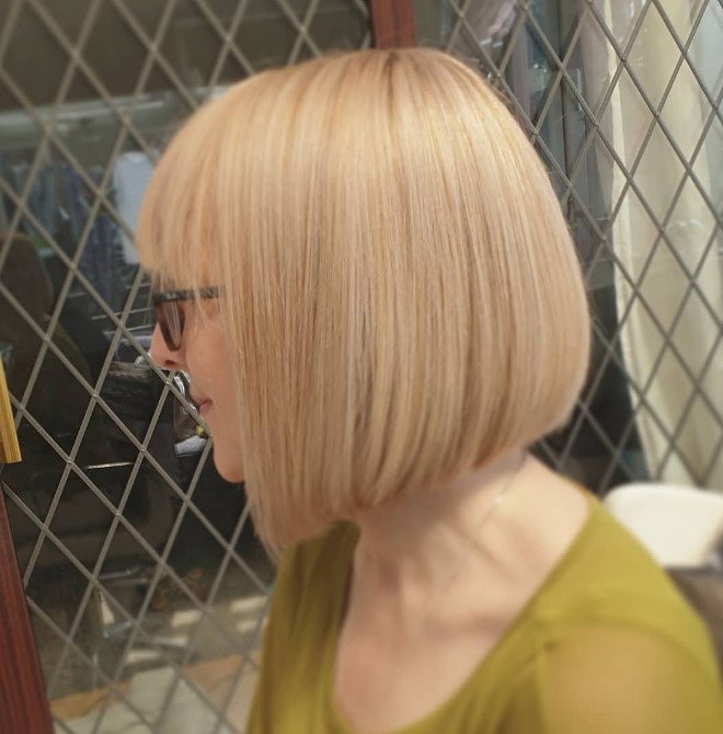 an elegant blonde A-line chin bob with bangs is a cool and stylish idea and a fresh take on a usual bob haircut