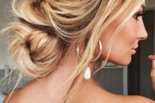 06 a messy low bun on long hair, with a bump and some locks down is a cool and chic idea