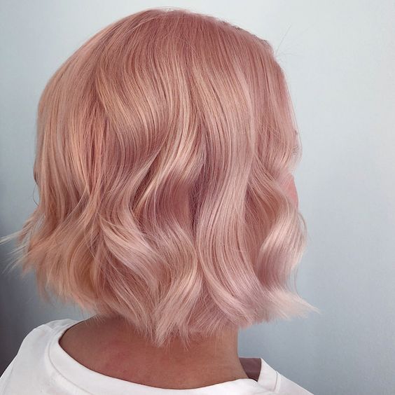 a fantastic rose gold bob with waves is a catchy solution with a trendy shade of pink