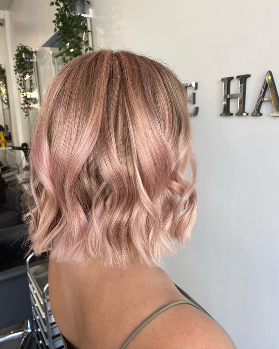 a long blonde bob with delicate blush pink balayage and a bit of waves is a chic and cool idea