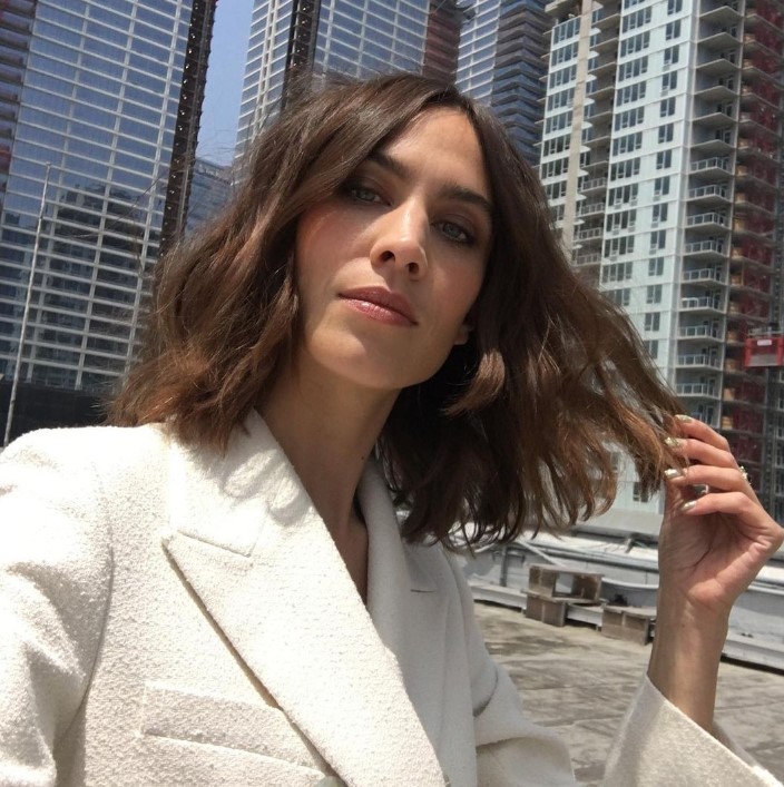 Alexa Chung rocking a brown wavy collarbone bob with central part looks gorgeous and effrtlessly chic
