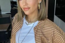 Jessica Alba rocking a mousy brown collarbone bob with blonde balayage and middle part looks gorgeous