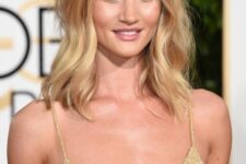 Rosie Huntington-Whiteley wrocking medium-length gold blonde hair with a darker root looks jaw-dropping