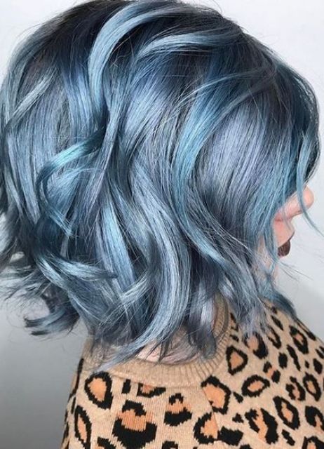 a bold wavy bob in various metallic shades of blue is a super catchy idea that will make a statement