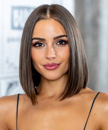 a classic brown collarbone bob with middle part and sleek hair plus slightly rounded ends looks stylish