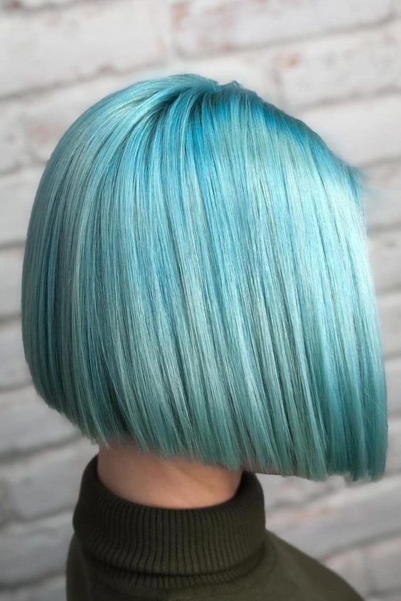 a fabulous turquoise angled bob with central part is a beautiful and chic idea, try it in spring or summer