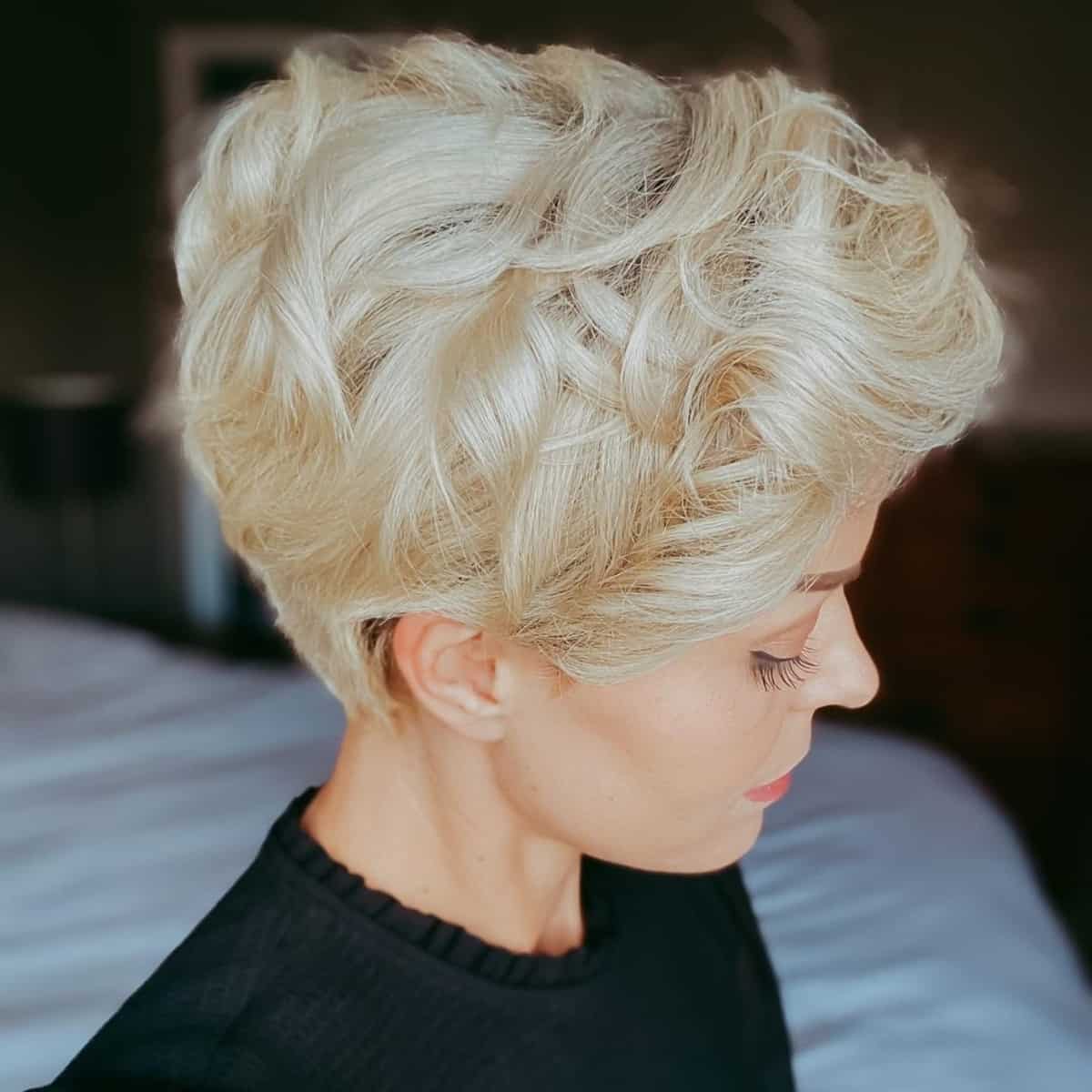 a lovely layered hairstyle