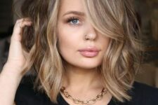 a light brown textural and wavy outgrown bob with side part and blonde balayage is a stylish and catchy idea