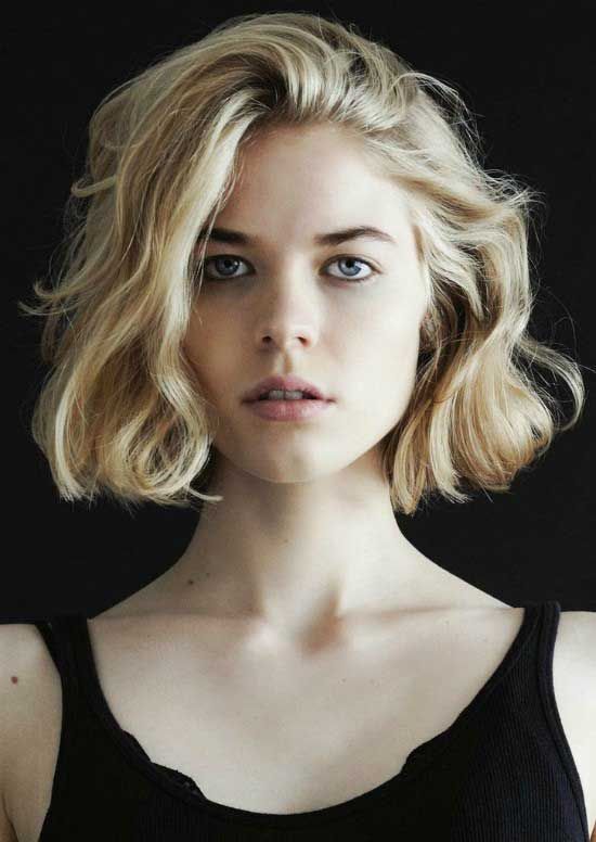 a lovely blonde wavy bob with messy part and chin-length is a chic and cool idea for anyone