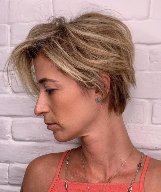 a messy and textural blonde bixie with a messy volume on top is a cool and effortlessly chic idea