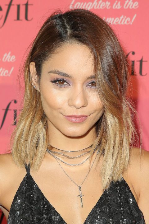 a messy brown long bob with an ombre effect with blonde shades and textured hair is a lovely idea to rock