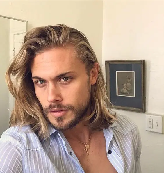 a shoulder-length blonde bob with sun-bleached hair is a pretty example of surfer hair