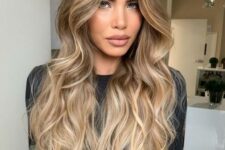 brunette hair with lovely and shiny gold blonde highlights that looked very sunkissed and stylish
