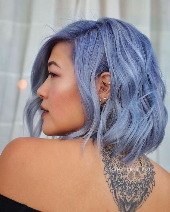 Fantastic ocean blue wavy hair with side part is a cool solution for an ultra modern or boho look
