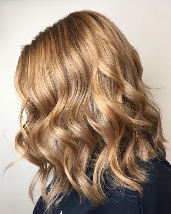 gorgeous wavy golden blonde wavy hair with a darker root is a fantastic idea any time, it looks flattering and beautiful