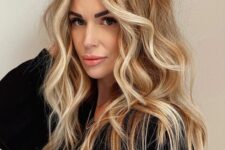 long bronde hair with gold blonde balayage and waves, with textured hair, is a chic and lovely solution