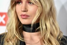a beautiful wavy blonde hairstyle with a darker root and Bardot bangs is a very chic and truly Bardot-inspired idea