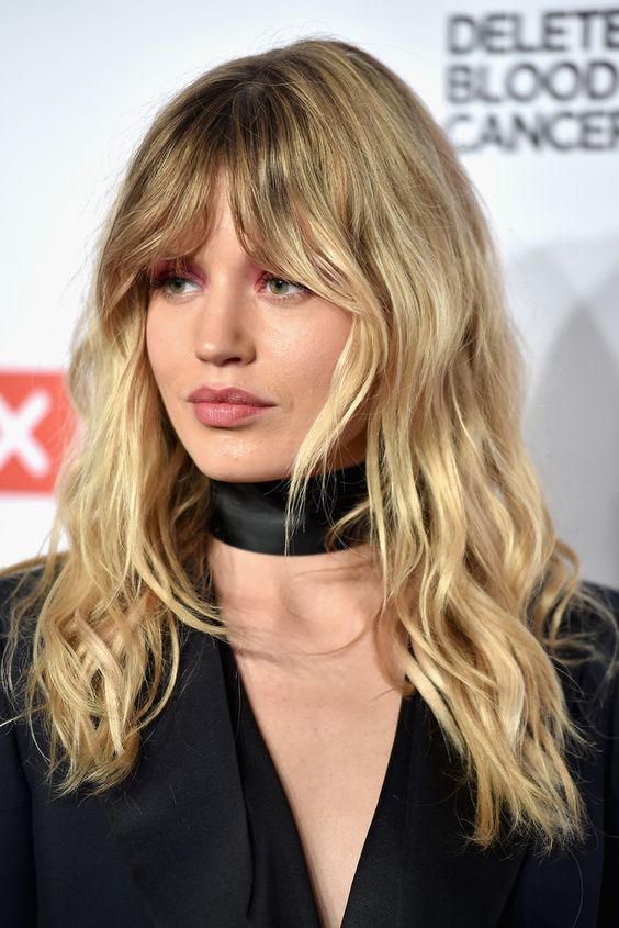 A beautiful wavy blonde hairstyle with a darker root and Bardot bangs is a very chic and truly Bardot inspired idea