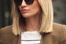 a classic blonde clavicut with sleek and voluminous hair and face-framing layers looks very up-to-date and very stylish