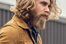 a golden blonde wavy bob and long beard are a cool and catchy combo, add texture to your waves