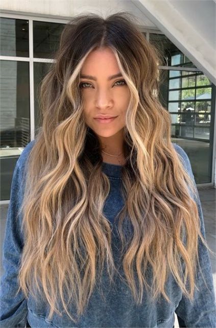 long bronde hair with a darker root and blonde and caramel balayege plus beach waves is amazing