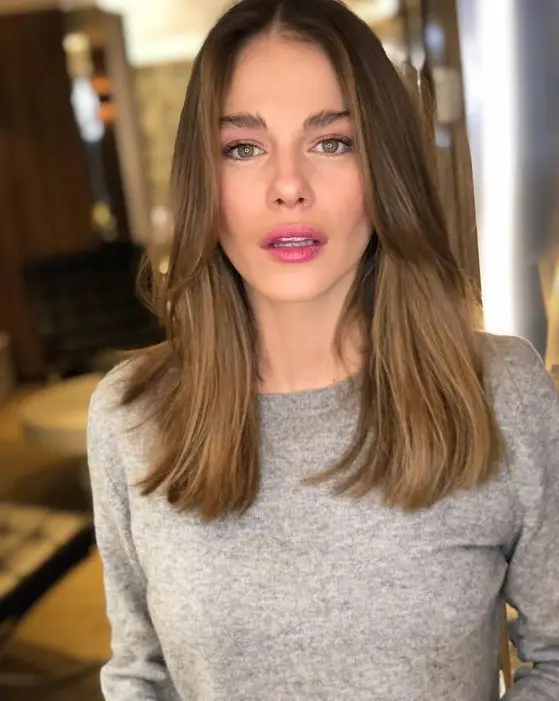 Long light brown hair with some honey highlights and face framing layers plus middle part is a gorgeous idea that is effortlessly chic