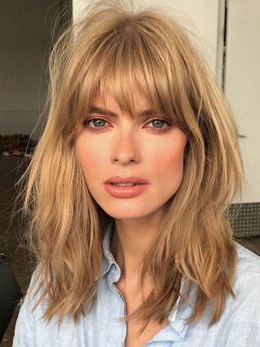 pretty textured golden blonde hair with outgrown fringe bangs looks chic, beautiful and 70s inspired