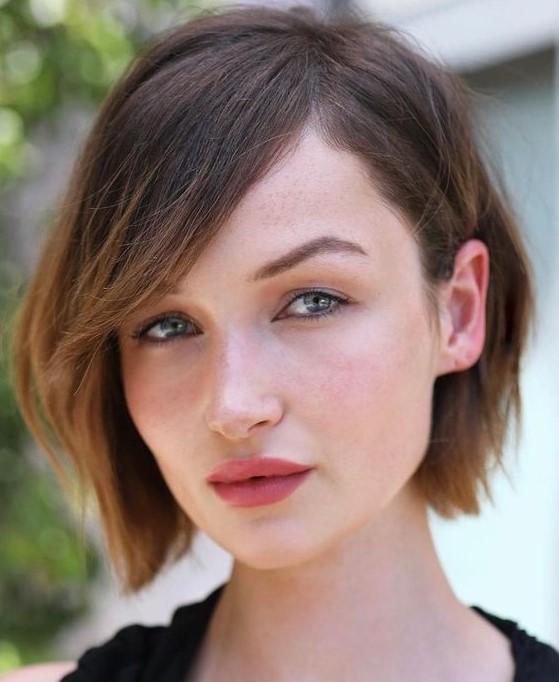 a chin-length brown bob with caramel ombre, side parting and side bangs is a chic anad catchy solution