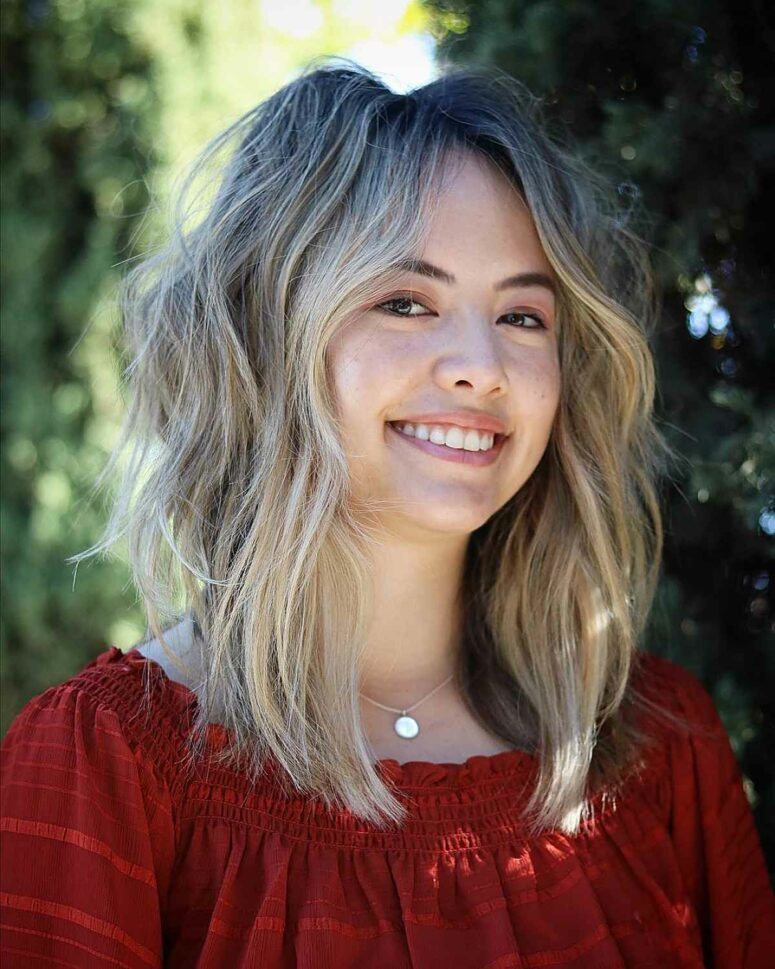 a medium-length shaggy haircut with no bangs or face-framing is a cool idea to make your hair look full