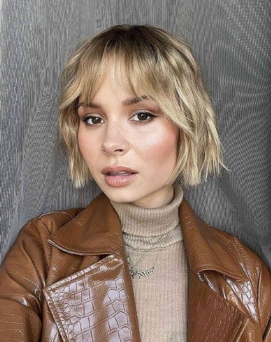 a relaxed blonde wavy jaw-line bob with wispy bangs is a good idea for thin hair, it looks lovely