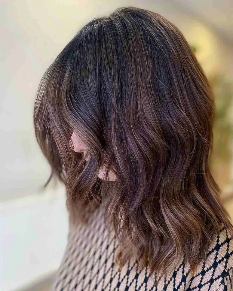 a soft shoulder-length haircut with layers and textured ends is a sexy and effortless-looking hairstyle to try