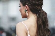 a lovely wavy ponytail hairstyle