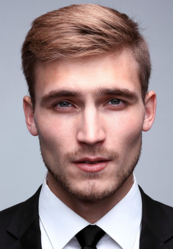 a classi taper haircut with a side comb is a good business crop with an elegant tapered neckline and sideburns