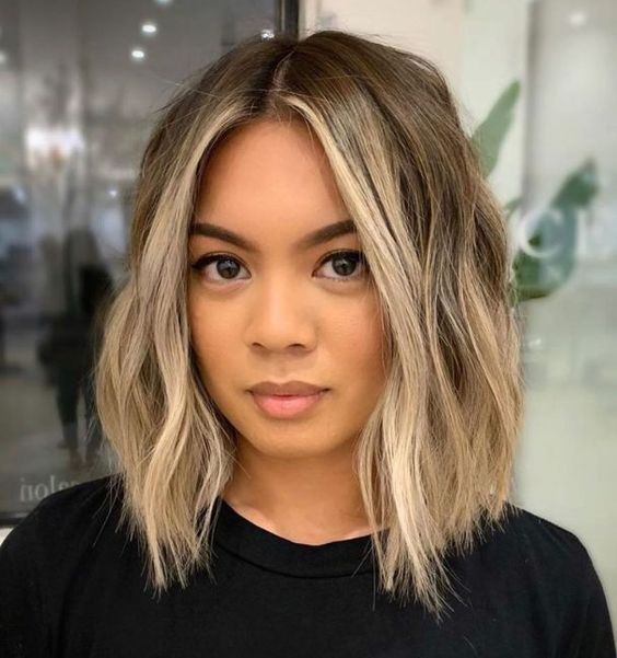 a long layered messy bob with an ombre touch and a money piece is a lovely way to highlight the face features