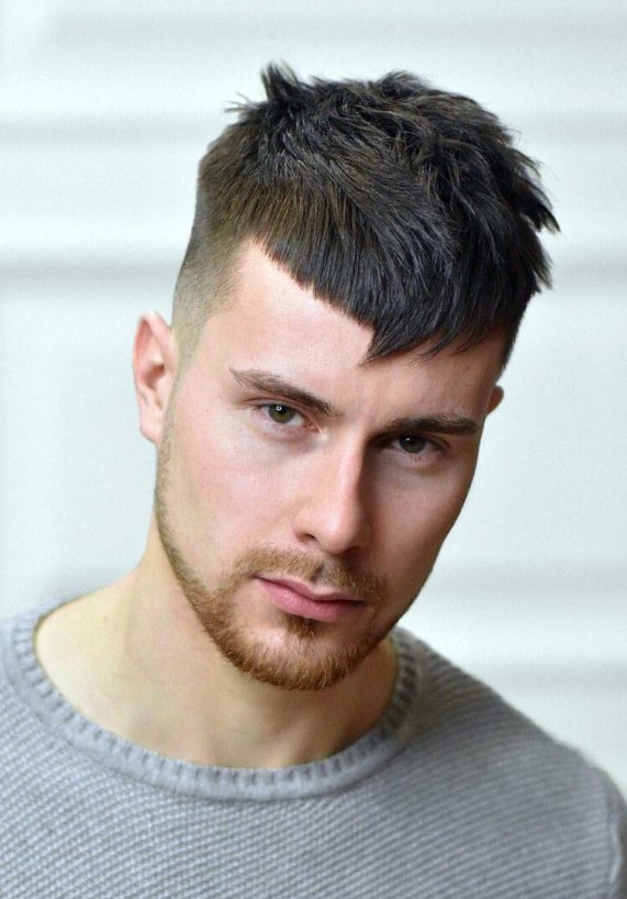 a sharp pointed fringe is rounded and features a longer pointed sction in the middle, with a choppy crown texture