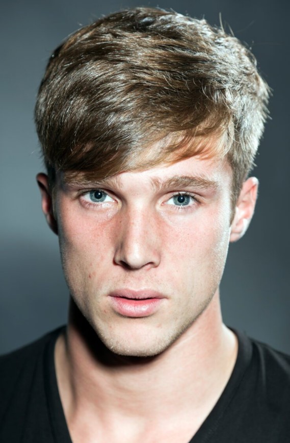 a textured angular fringe is a focal point of your haircut, give it a stylish texture and a bold look