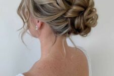 05 a beautiful and voluminous wavy bun, with a wavy and voluminous top, some waves framign the face is a catchy idea