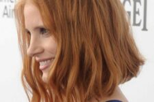 Jessica chastain rocking a long and wavy ginger red bob with a bit of volume looks gorgeous