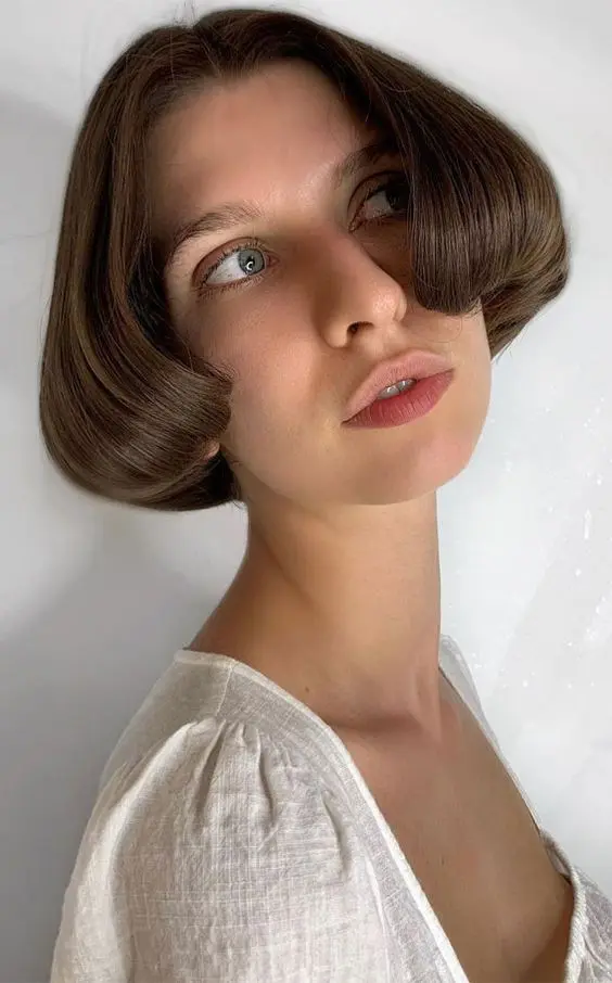 a beautiful ear length bob with central parting and curved ends is a catchy and lovely idea with a soft touch
