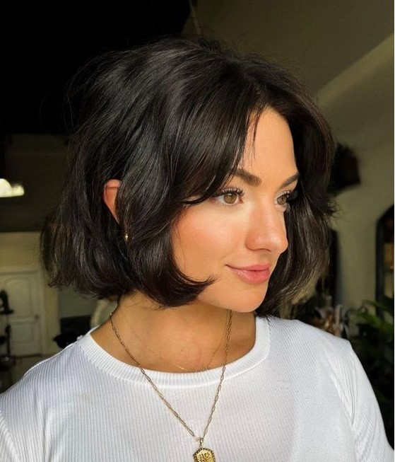 a black chin-length bob with side bangs and waves is a catchy idea for any type of hair, and such bangs fit most face shapes