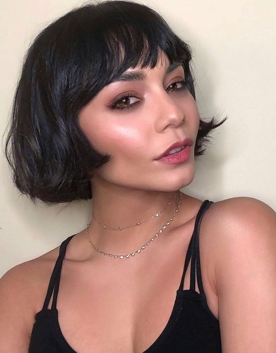 A black ear length bob with wispy bangs and wavy hair is a catchy and chic idea for a modern look