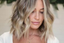 a bronde long wavy bob with textural waves is a cool idea, it looks effortlessly chic and cool