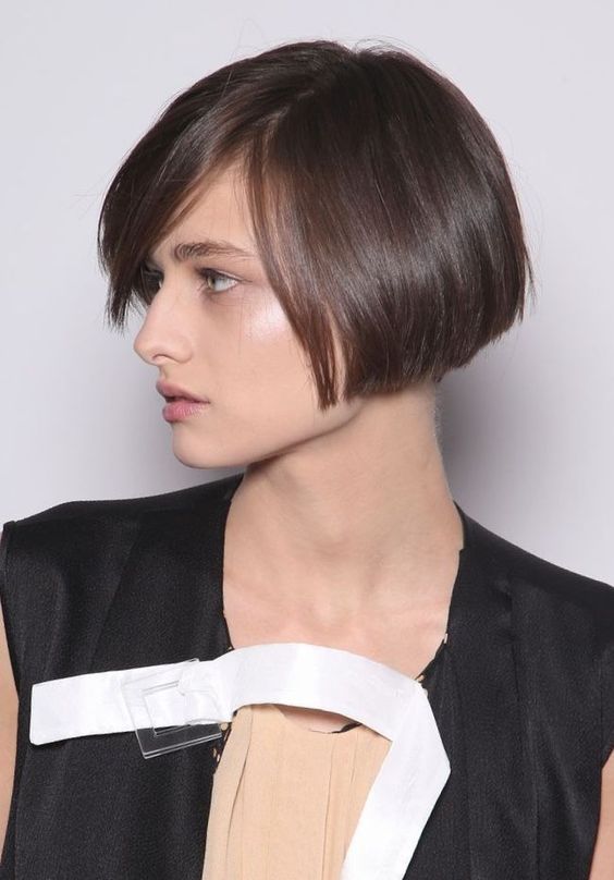 a brunette ear length bob with side parting, with a sleek finish is a catchy and stylish idea for a modern look