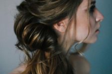 a cool side ponytail hairstyle for a wedding